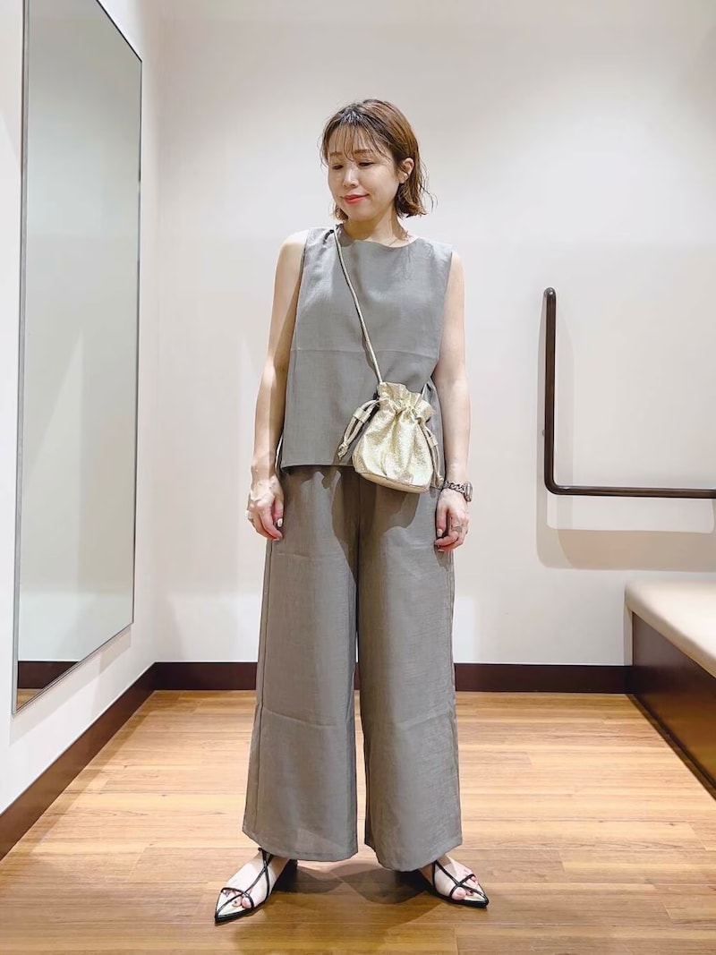 簡単におしゃれ見えが叶うセットアップがあると便利です　出典：WEAR