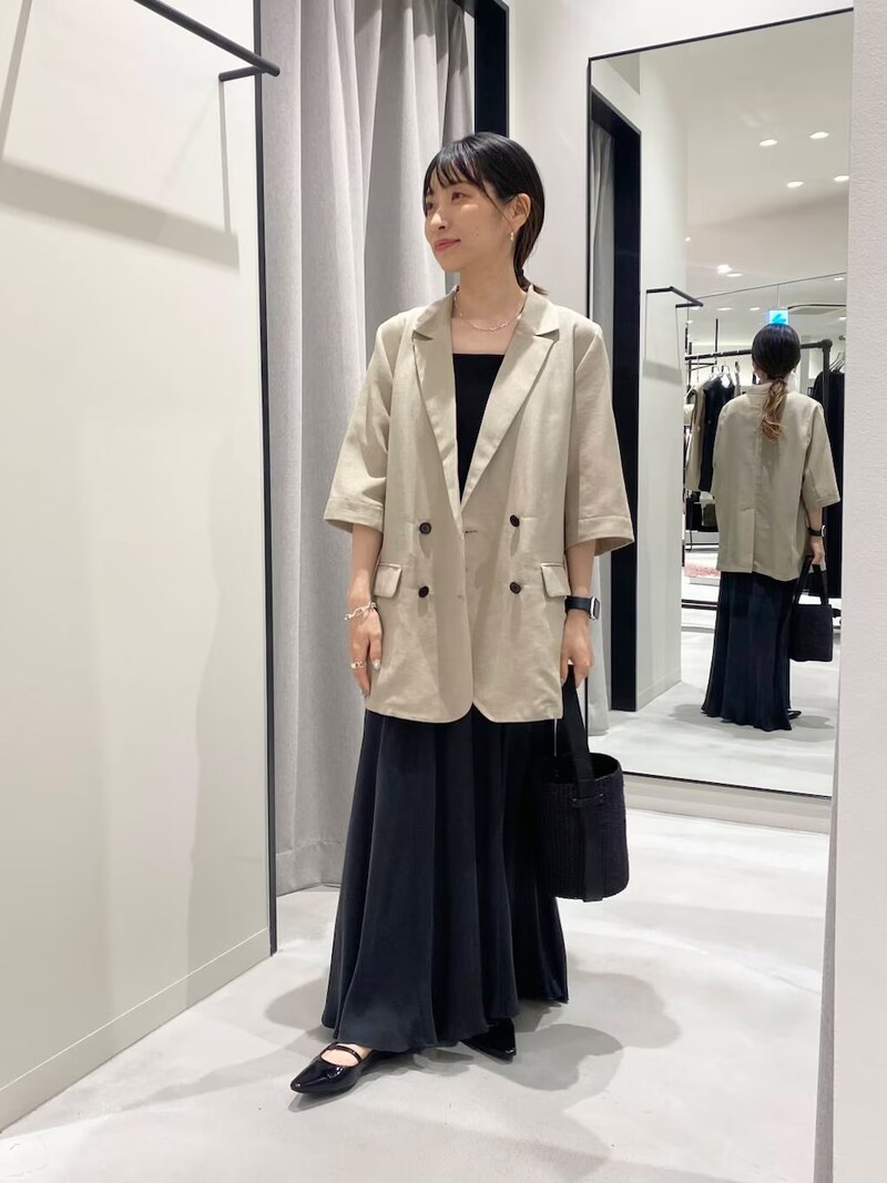 オーバーサイズシャツ感覚で羽織れる半袖ジャケットをプラス　出典：WEAR