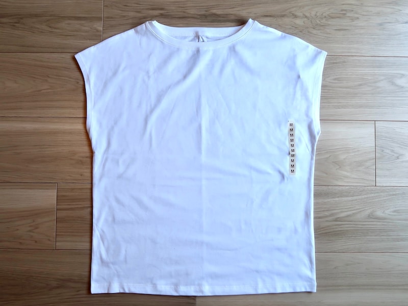 無印良品　婦人　天竺編みフレンチスリーブＴシャツ　990円（税込）