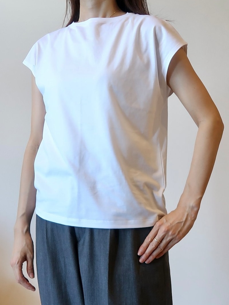 フレンチスリーブで二の腕をほっそり見せてくれるのがうれしい