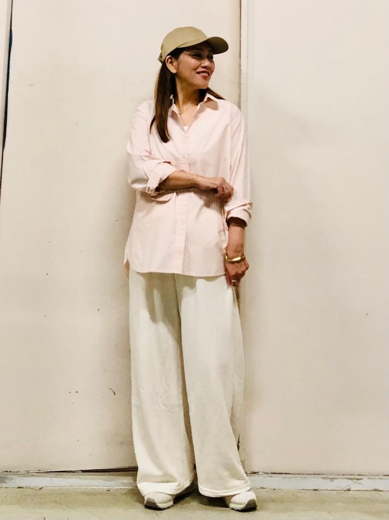 一枚で、インナーにと長く着られるストライプシャツ　出典：StyleHint