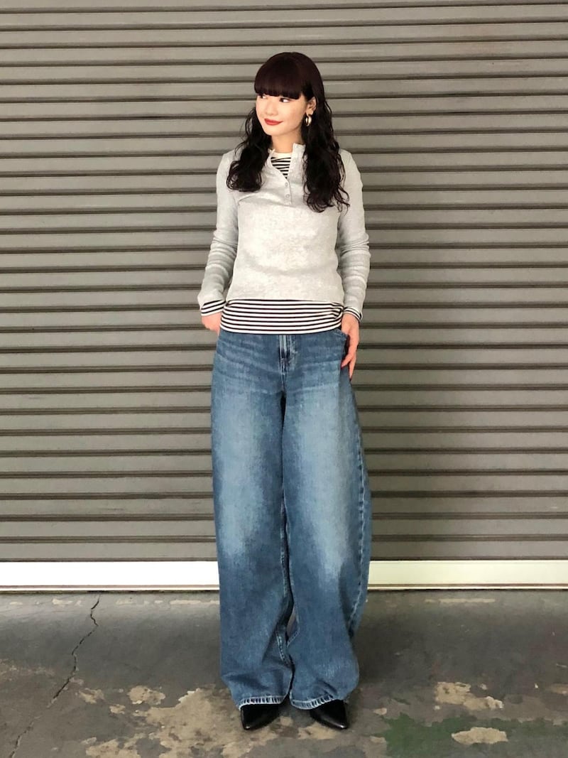 長袖のTシャツを2枚重ねた着こなしも　出典：StyleHint