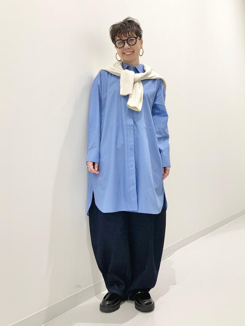 パンツを合わせてチュニック風に着こなして　出典：StyleHint