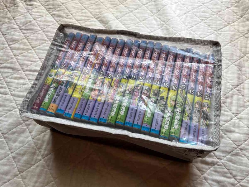 セリアの「コミック収納袋」にコミック20冊を入れられた