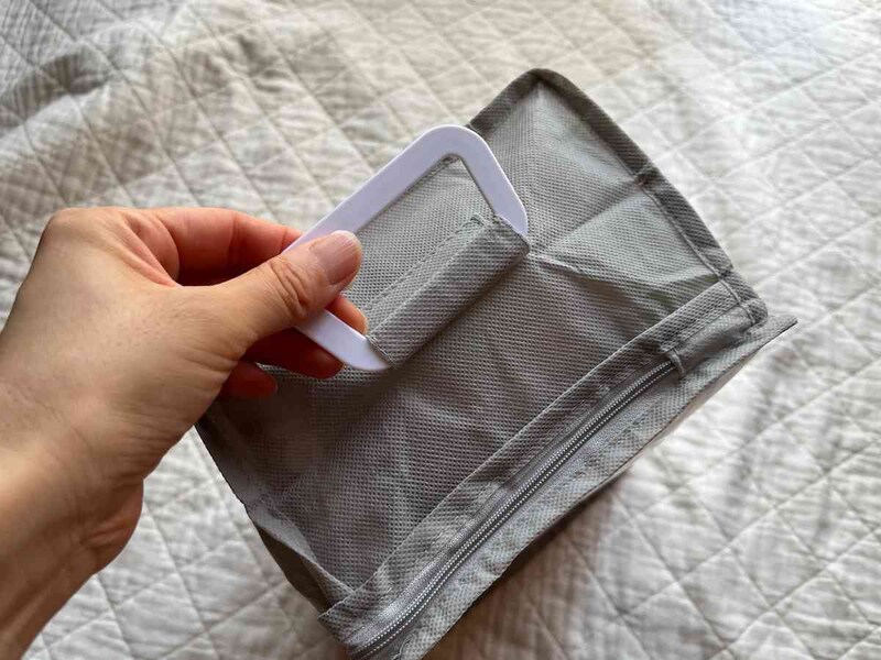 セリアの「コミック収納袋」は持ち運びもしやすい