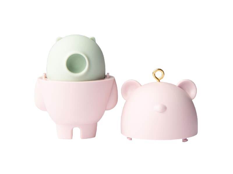 キーホルダーにもなるキュートなクマをモチーフにしたラブグッズ