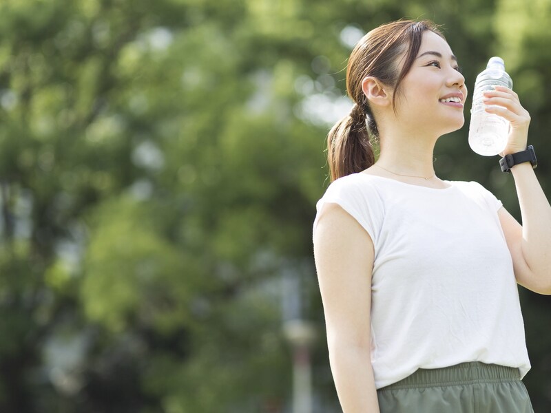 個人向け国債・固定3年を金利0.79％で100万円購入すると、半年後にもらえる利息はいくら？※画像：amanaimages