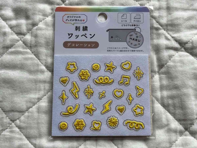 キャンドゥの「刺繍ワッペンシール デコ カラーB」