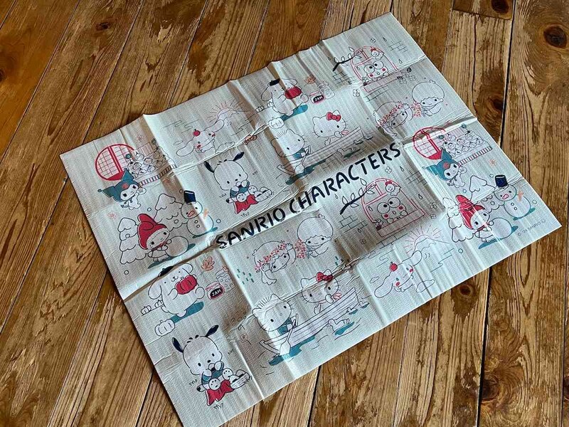 キャンドゥの「レジャーシート M／X シーズン」を広げてみる