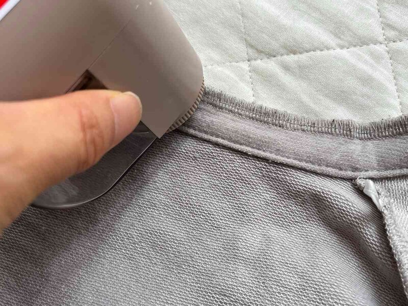 キャンドゥの「毛玉取り器」は衣類に強く押し当てない