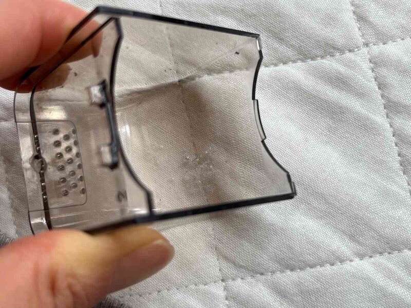 ダストボックスの中に、毛玉が入っている