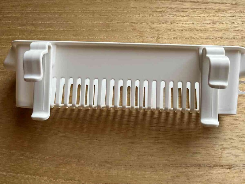 キャンドゥの「包丁用水切り」はフック付き