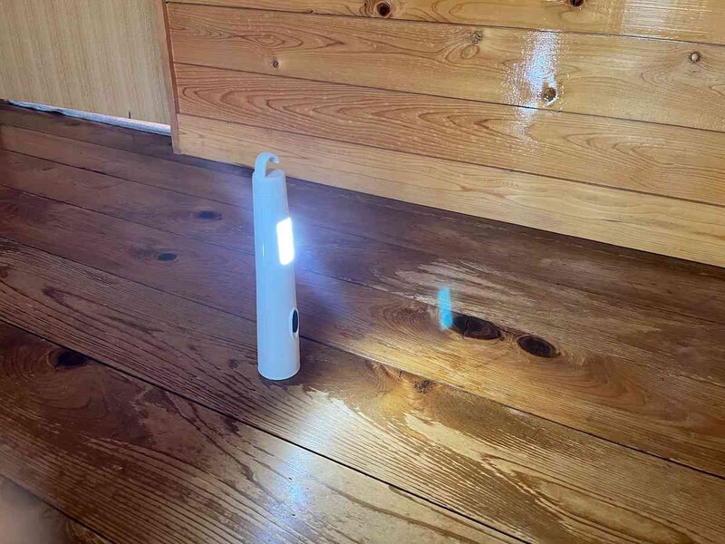キャンドゥの「2WAY LED懐中電灯」をスタンドタイプで点灯させてみた
