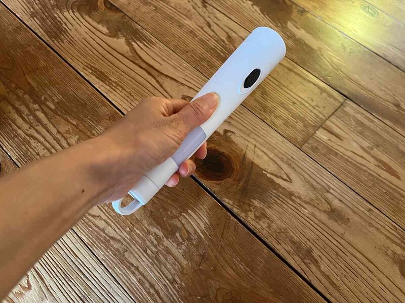 キャンドゥの「2WAY LED懐中電灯」の少し長めのサイズ感