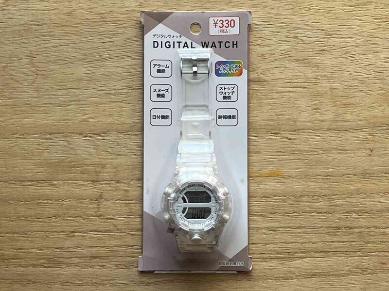 キャンドゥの腕時計「デジタルウォッチ クリアホワイト」は必要な機能がしっかりついている
