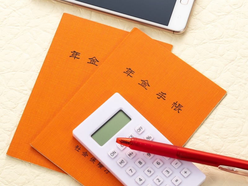 国民年金額が上がると、遺族年金も増える?(画像:PIXTA)