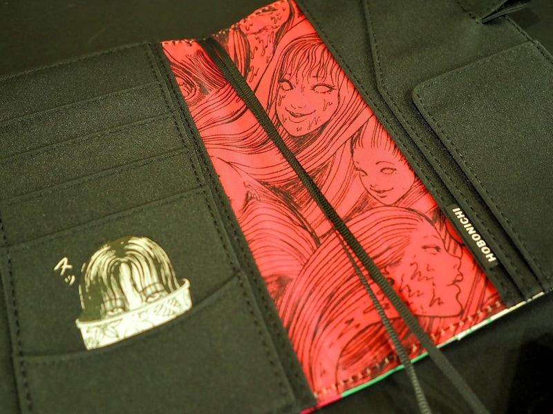 『富江 Smirk』の内側。