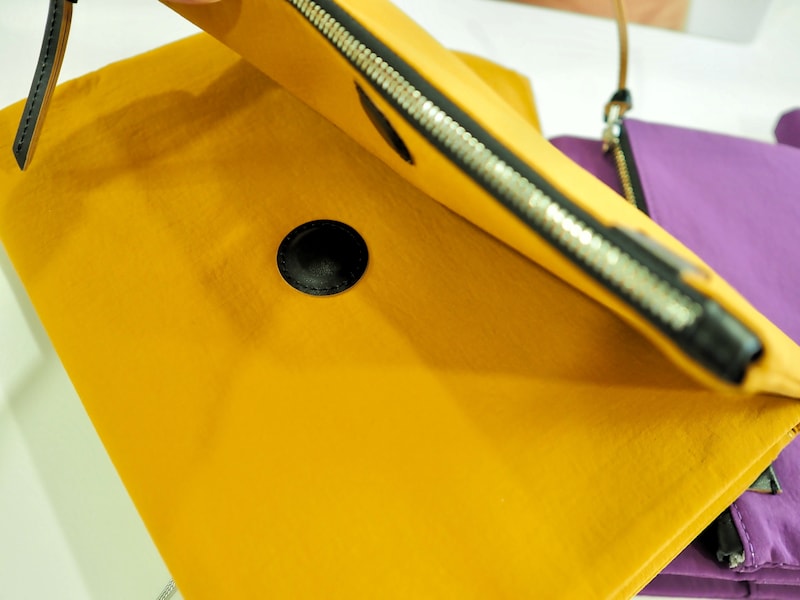 ファスナーポケットのマグネット