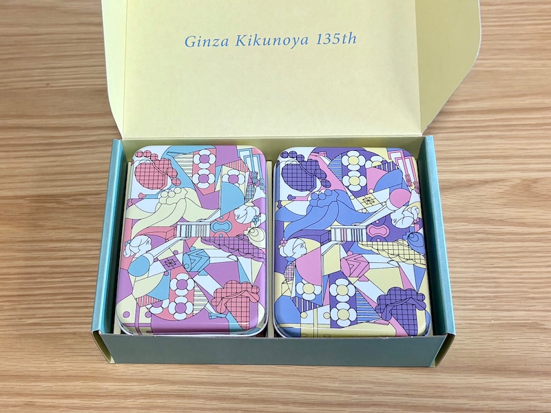 中には、おしゃれな缶に入った干菓子の詰め合わせが2種類入っています