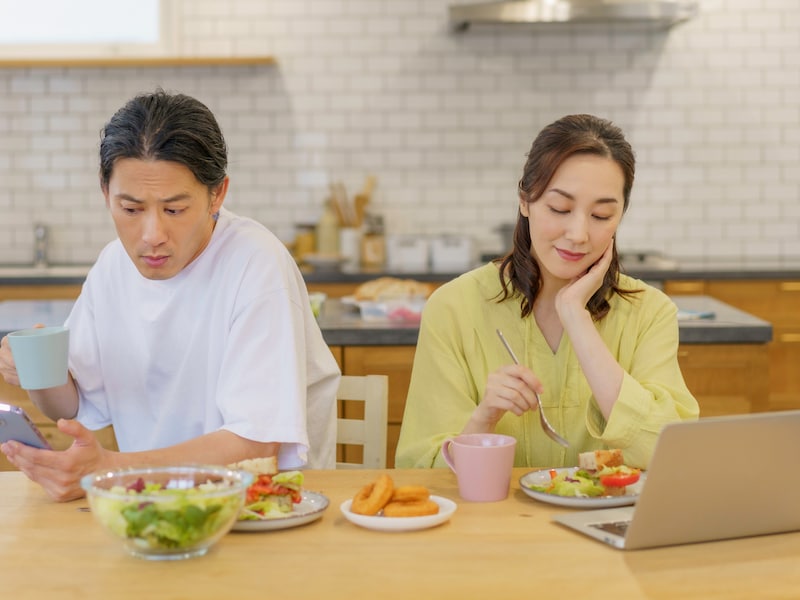 専業主婦という概念がなく、夫婦も個人として独立している中国。なのに、愛国心が強いのはなぜ？※画像出典：PIXTA