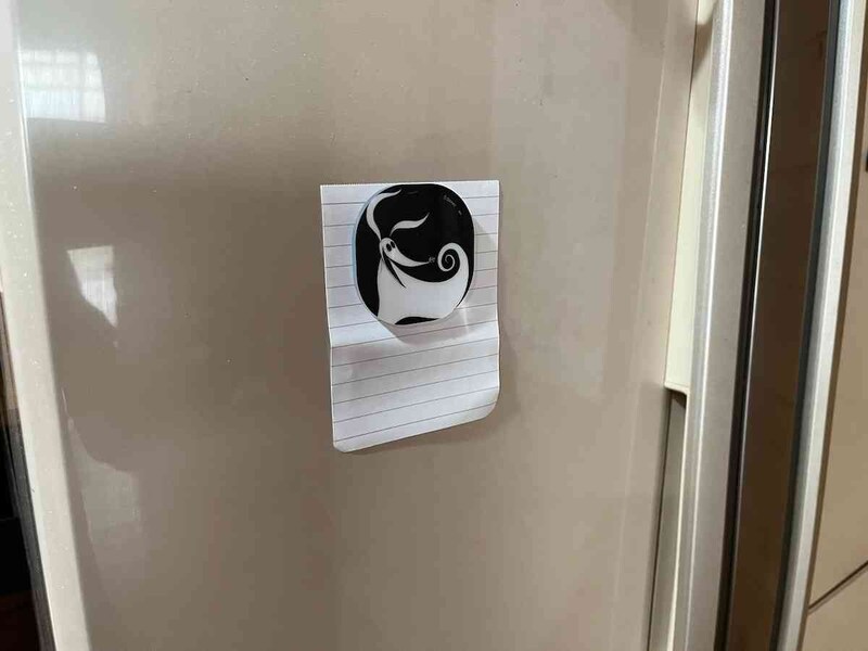 キャンドゥのナイトメアーのアクリルマグネットは小さめのメモの貼り付けにおすすめ