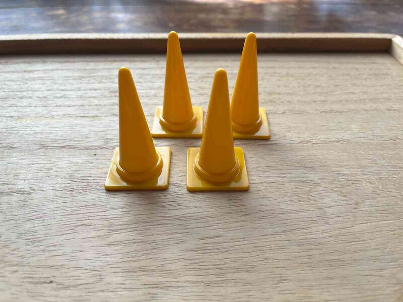 キャンドゥの「ミニチュア カラーコーン4P」の高さは約57mm