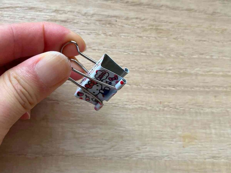 キャンドゥの「サンリオ ダブルクリップ ハローキティ」 は約70枚のコピー用紙を挟める設計