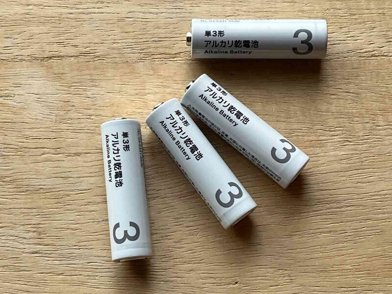 キャンドゥの「アルカリ乾電池単3 4P」はシンプルデザイン！