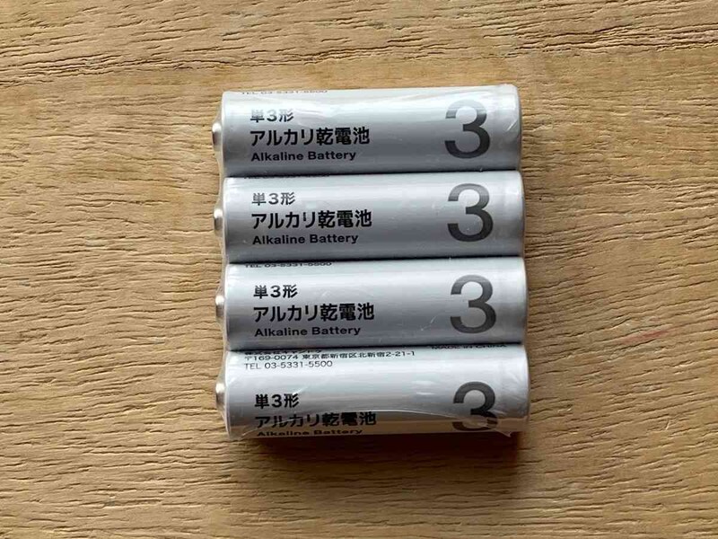 キャンドゥの「アルカリ乾電池単3 4P」はシンプルデザイン