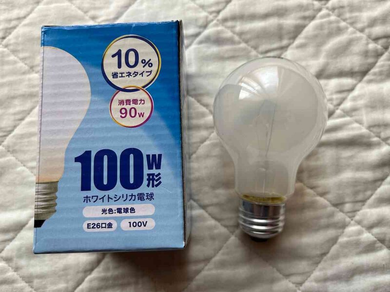 キャンドゥの「ホワイトシリカ電球 100W形」