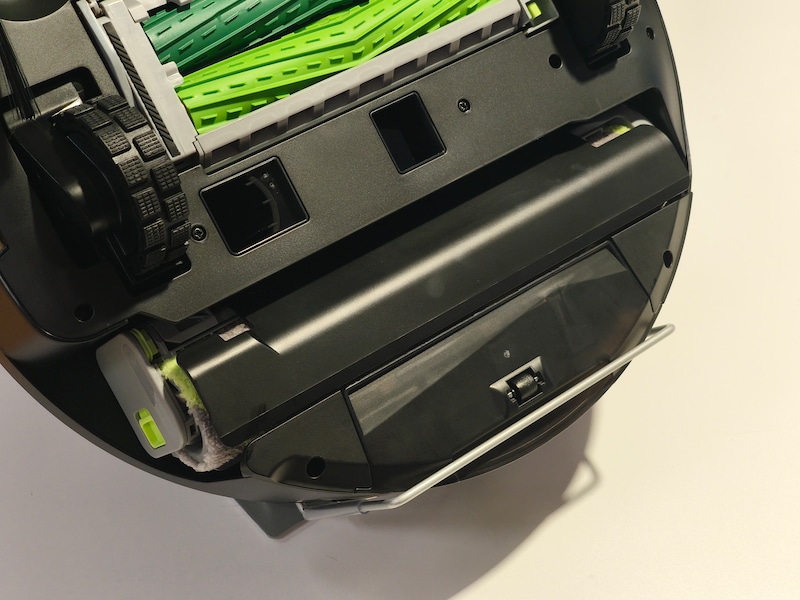 PowerSpinローラーモップをカバーによって収納しているところ