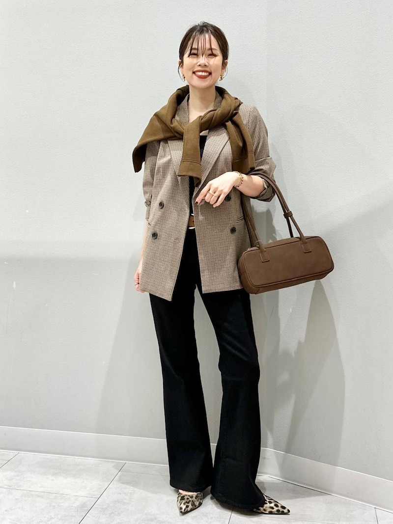 少し長め丈のジャケットがこの秋のトレンドです　出典：StyleHint