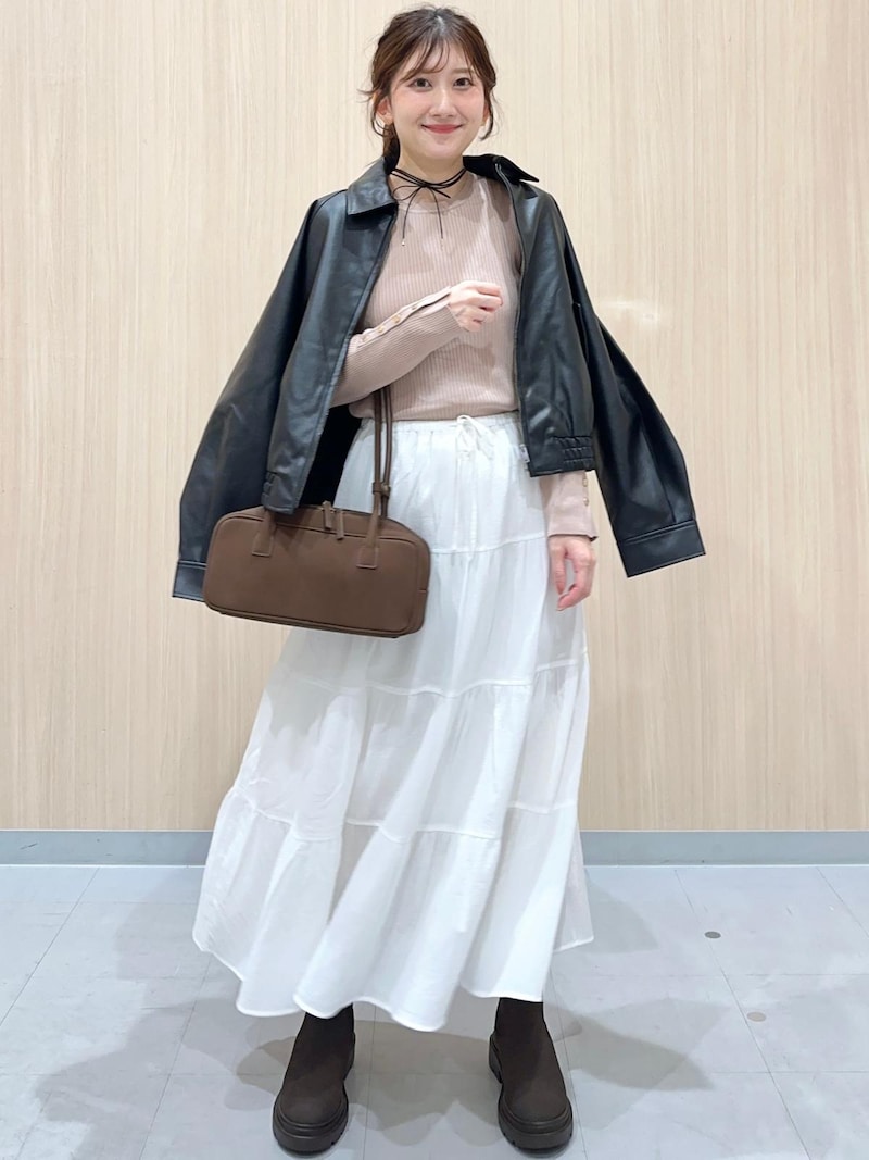 きれいめな着こなしに羽織ってミックスコーデにも使えます　出典：StyleHint