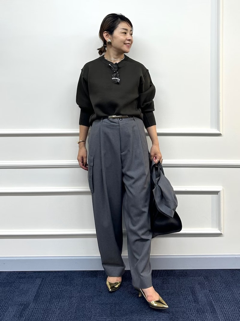 【OKコーデ】足もとにメタリックな質感をプラスして　出典：WEAR