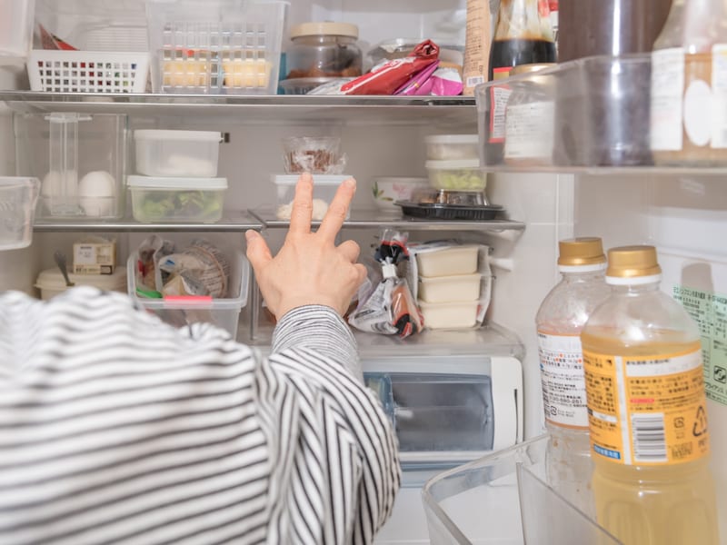 義実家の冷蔵庫内がカオスだった（画像：PIXTA）