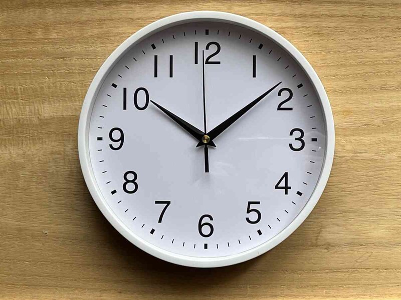 キャンドゥの「静音壁掛け時計 WH」