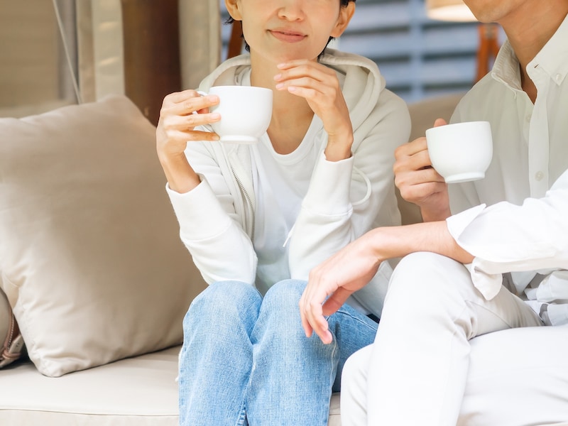 夫婦二人の旅行で17年ぶりに……（画像：PIXTA）