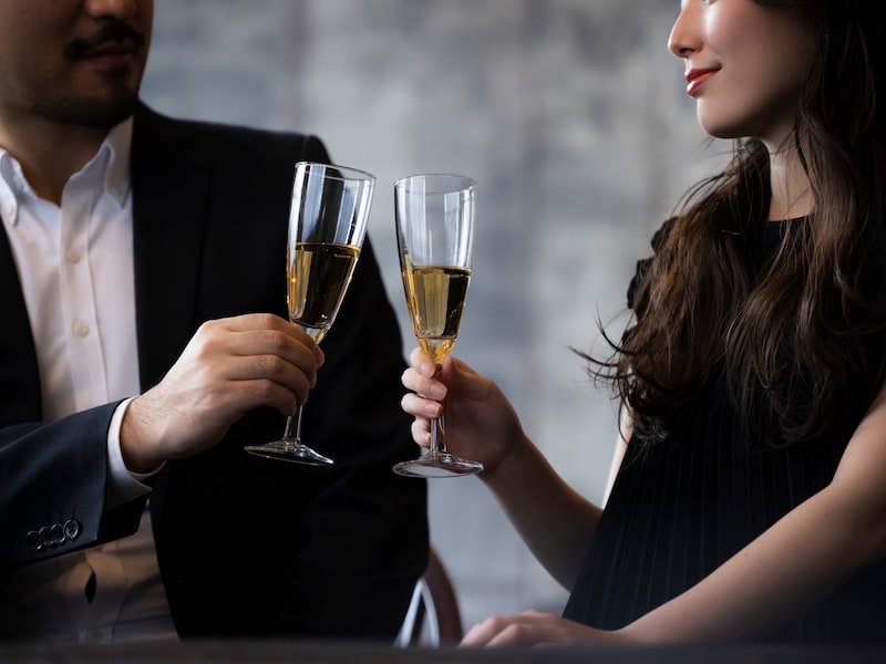 プラトニックな関係だった高校時代の元カレと……（画像：PIXTA）