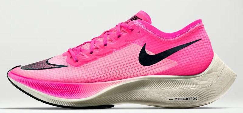 厚底シューズ旋風を巻き起こした「ズームエックス ヴェイパーフライ ネクスト%」※画像：NIKE 公式Webサイト