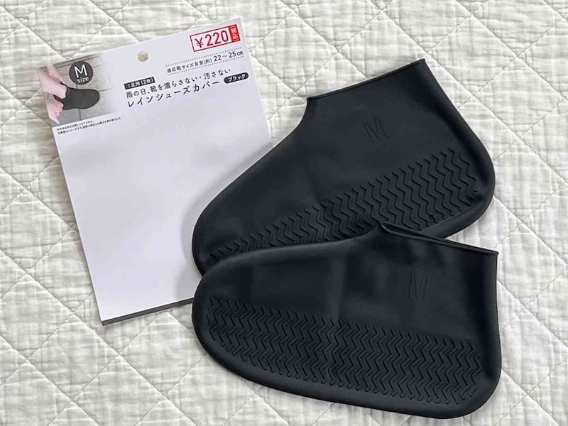 キャンドゥの「レインシューズカバーブラック M」