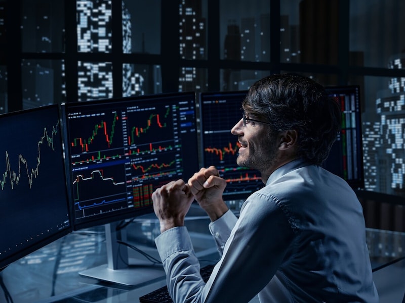 「サイドFIRE」を目指して資産形成に取り組む(画像:PIXTA)