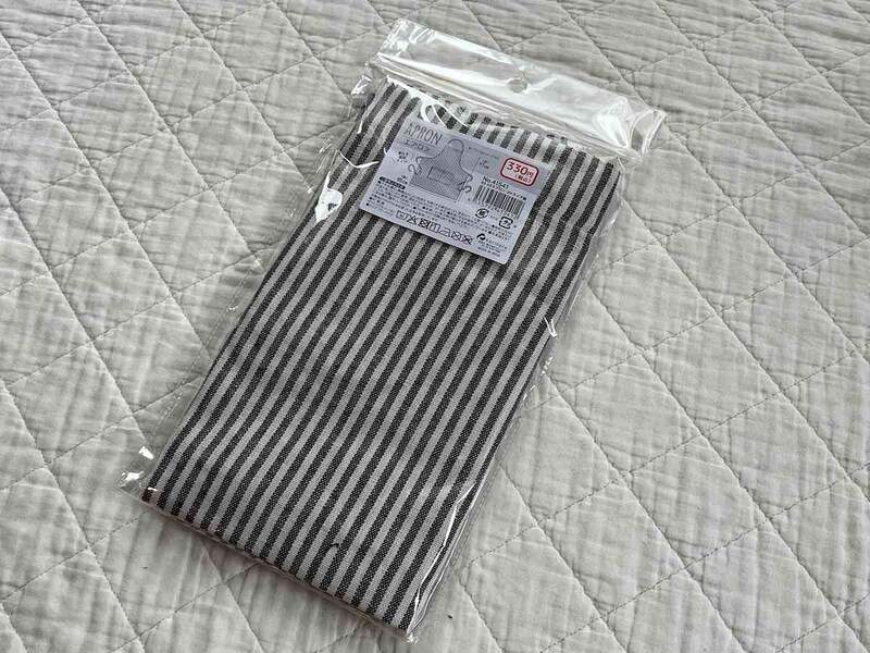 キャンドゥの「エプロン ストライプ柄」
