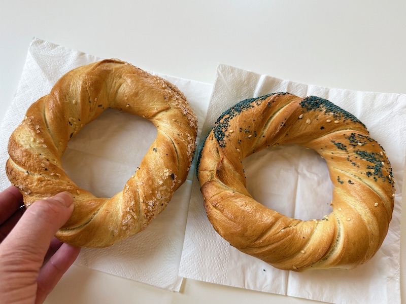 オブヴァジャネク。左が塩、右がケシの実