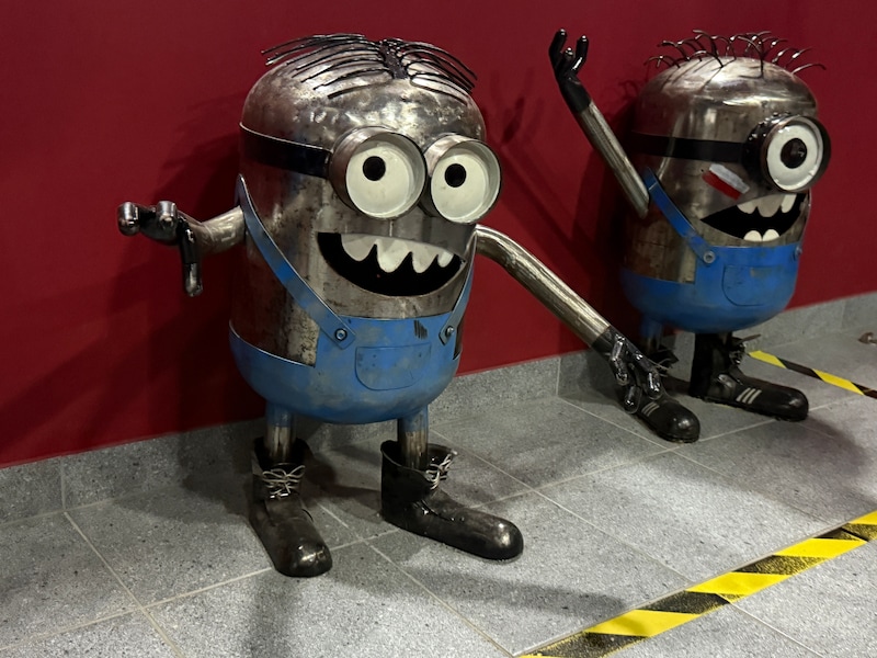 かわいいミニオン風ロボットがお出迎え