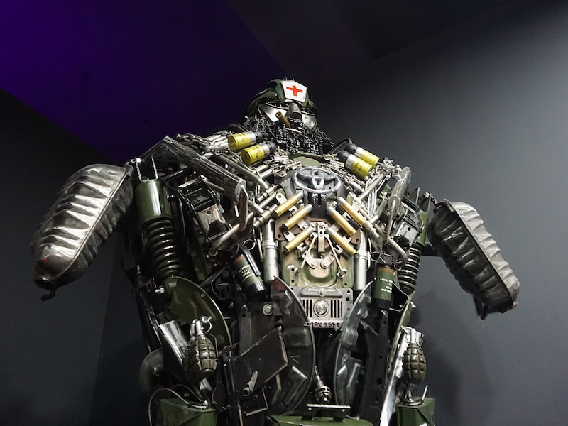 セバスチャン・クハルスキ氏の廃材アート