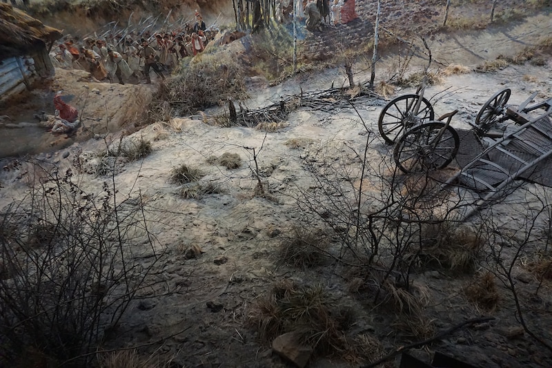 手前には本物の木や小物が置いてあり、現実と絵画の境目が曖昧