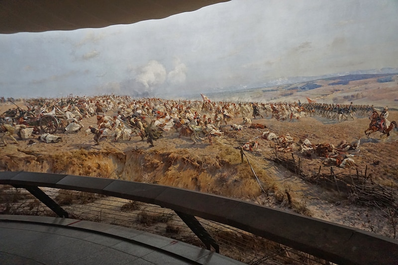 足元まで作品が迫ってくる