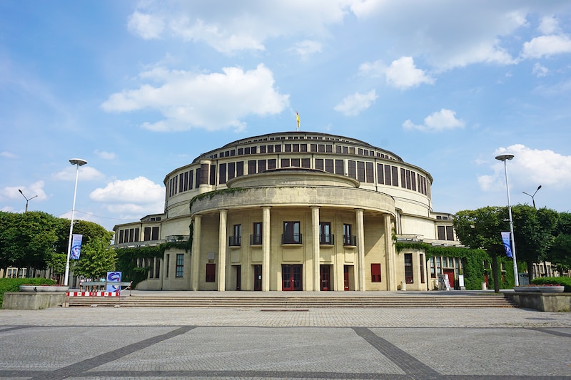世界遺産に登録されている百年記念会館