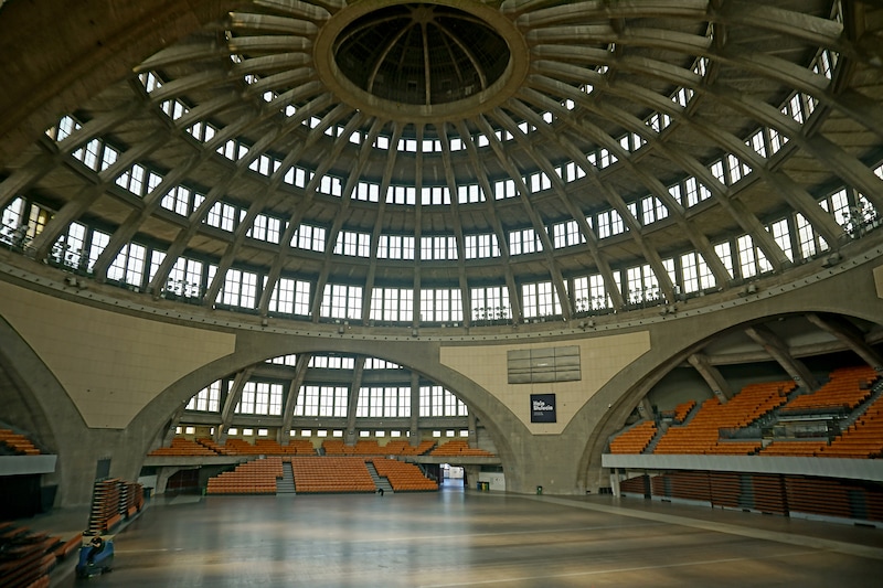 鉄筋コンクリートの無骨な質感はどこか荘厳