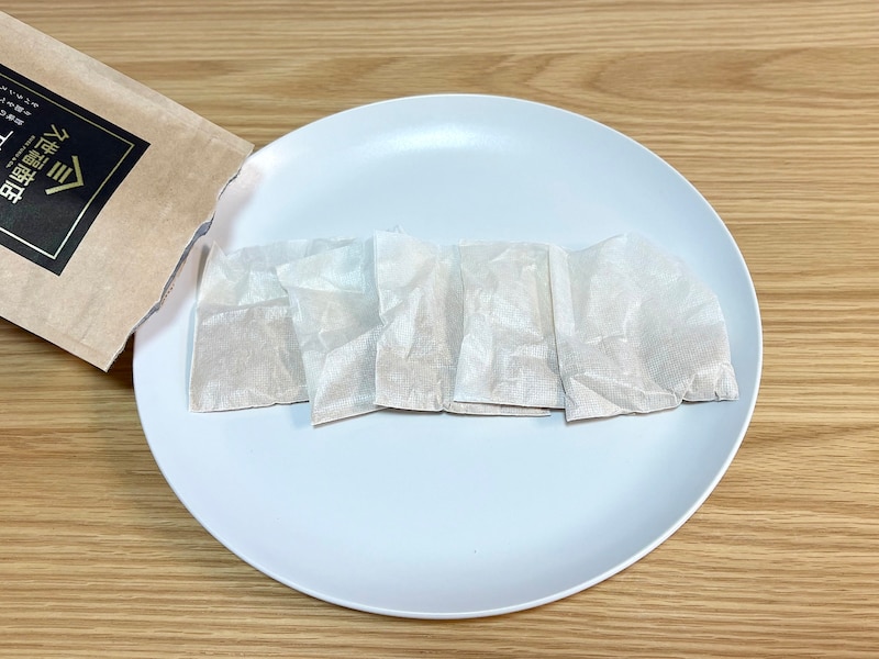 久世福商店の看板商品！ 旨みたっぷりの鰹節などが絶妙に配合されているだしパックです